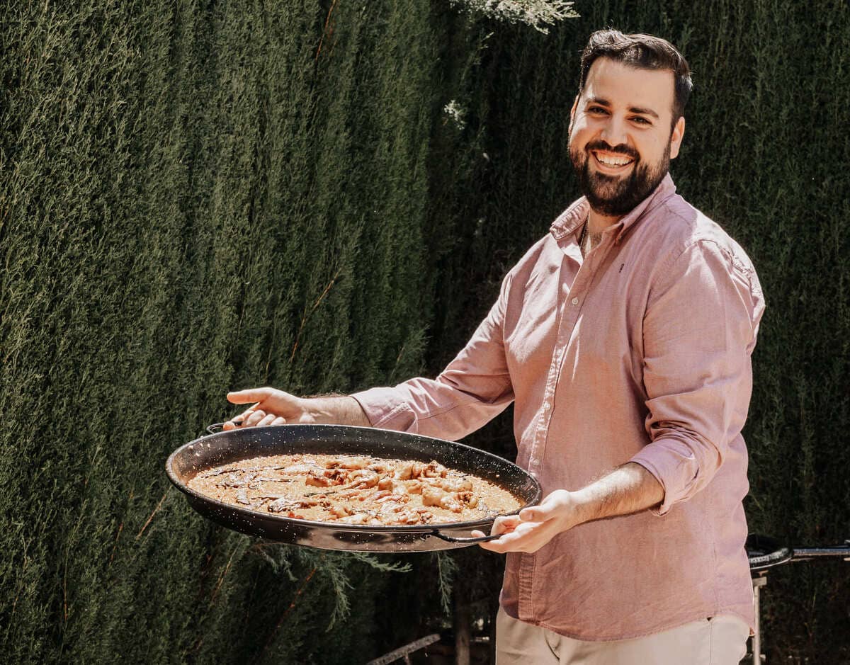 Vegatable, meat or seafood paella? Give a try to Juanolo's Valencian paella