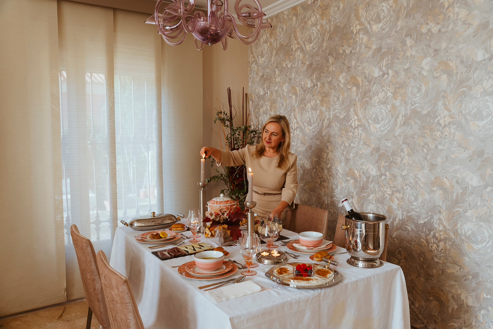Ana, host of Sazón in Seville, sets the table for her guests in her wonderful home