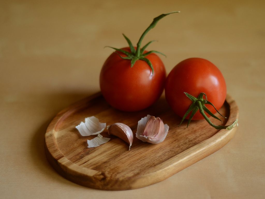 Tomatoes and garlic