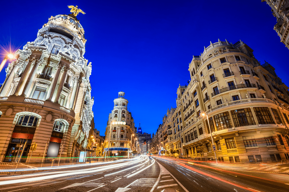 walking-night-madrid