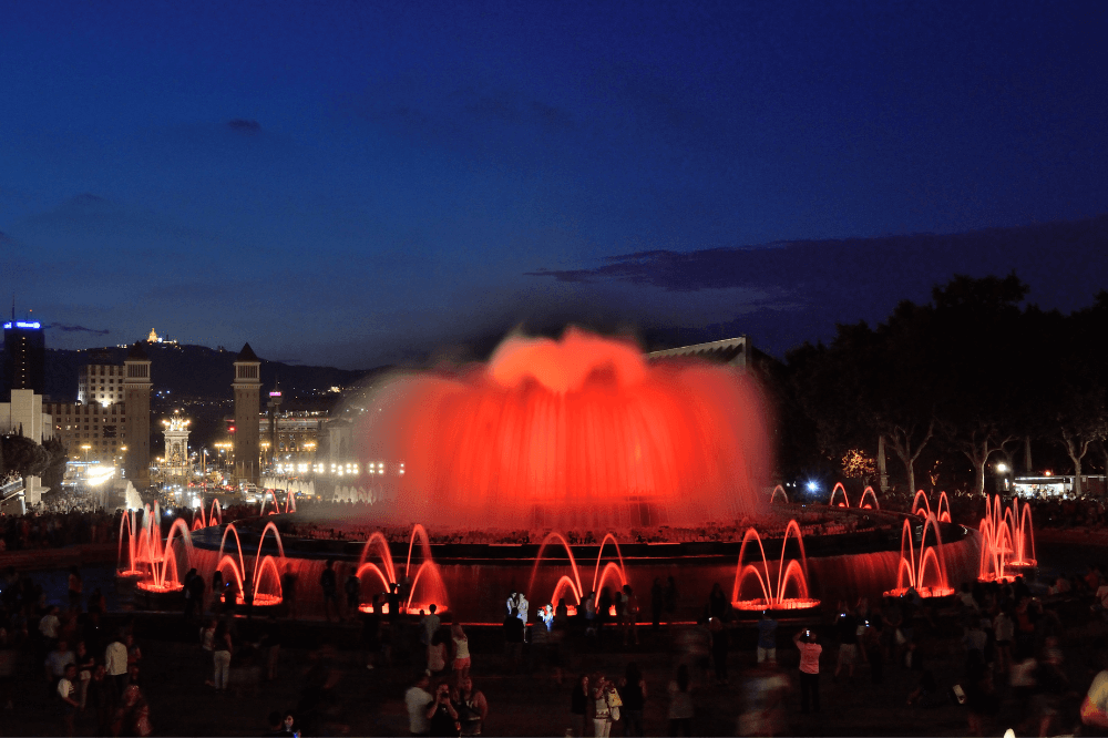 montjuic-magic-font-with-kids