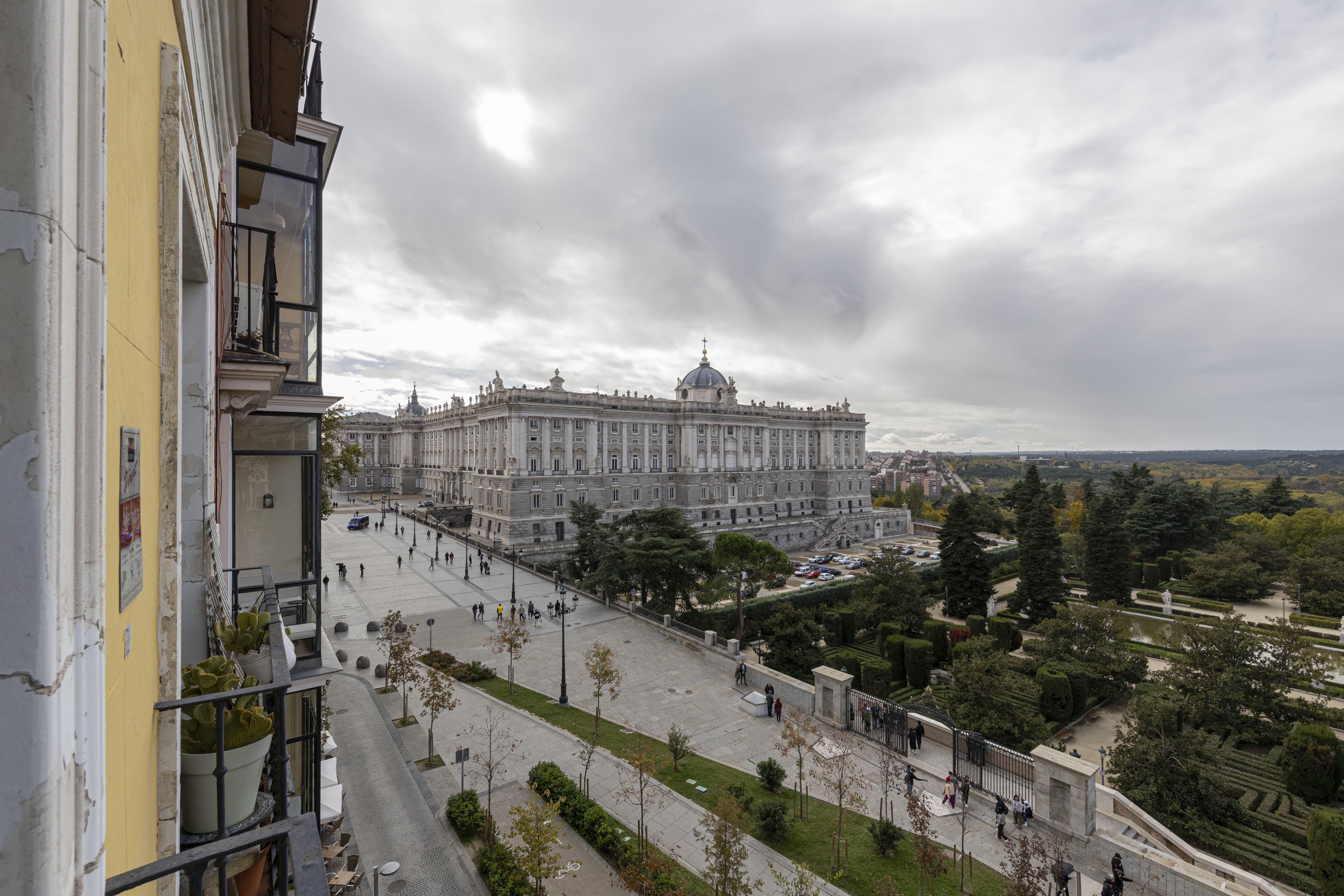 Historic house with Royal Palace Views in Madrid’s Historic Center